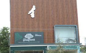 Hotel Green Parrot